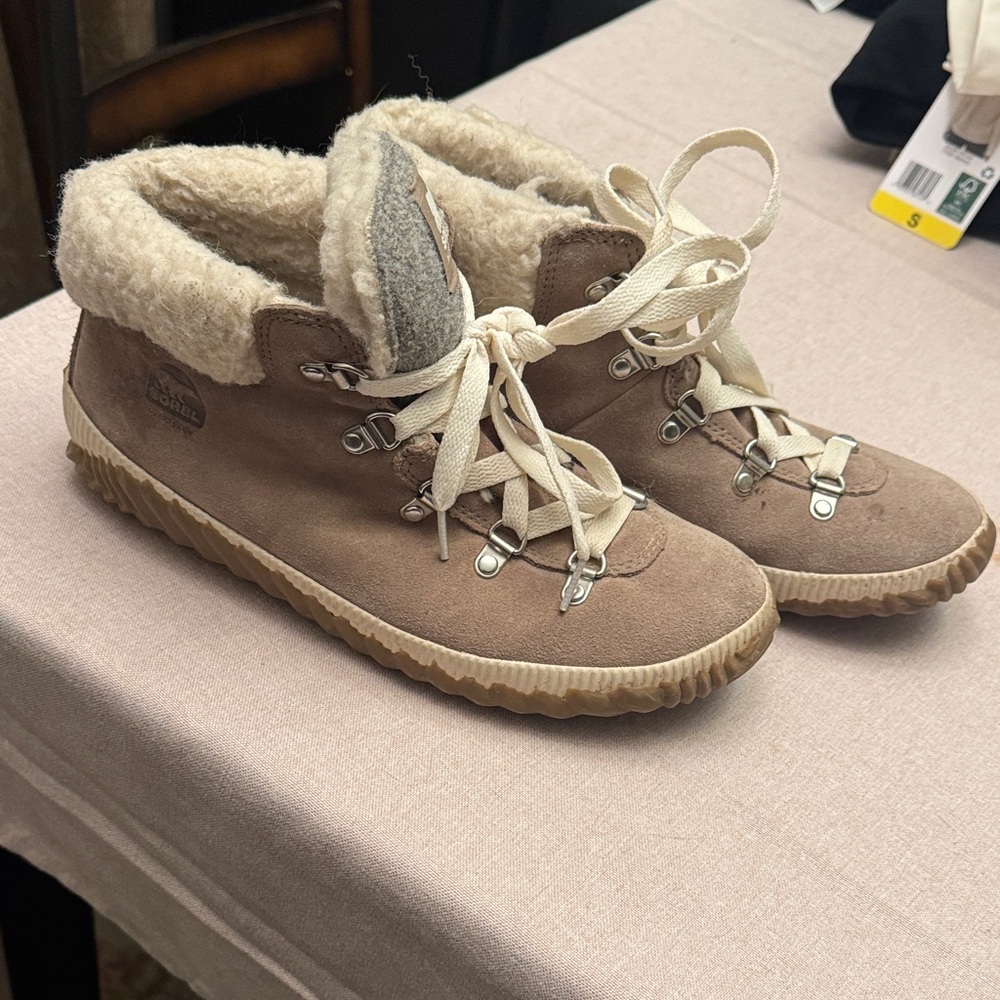 Sorel Women’s Lace-Up Suede Ankle Boots in Taupe with Cream Shearling